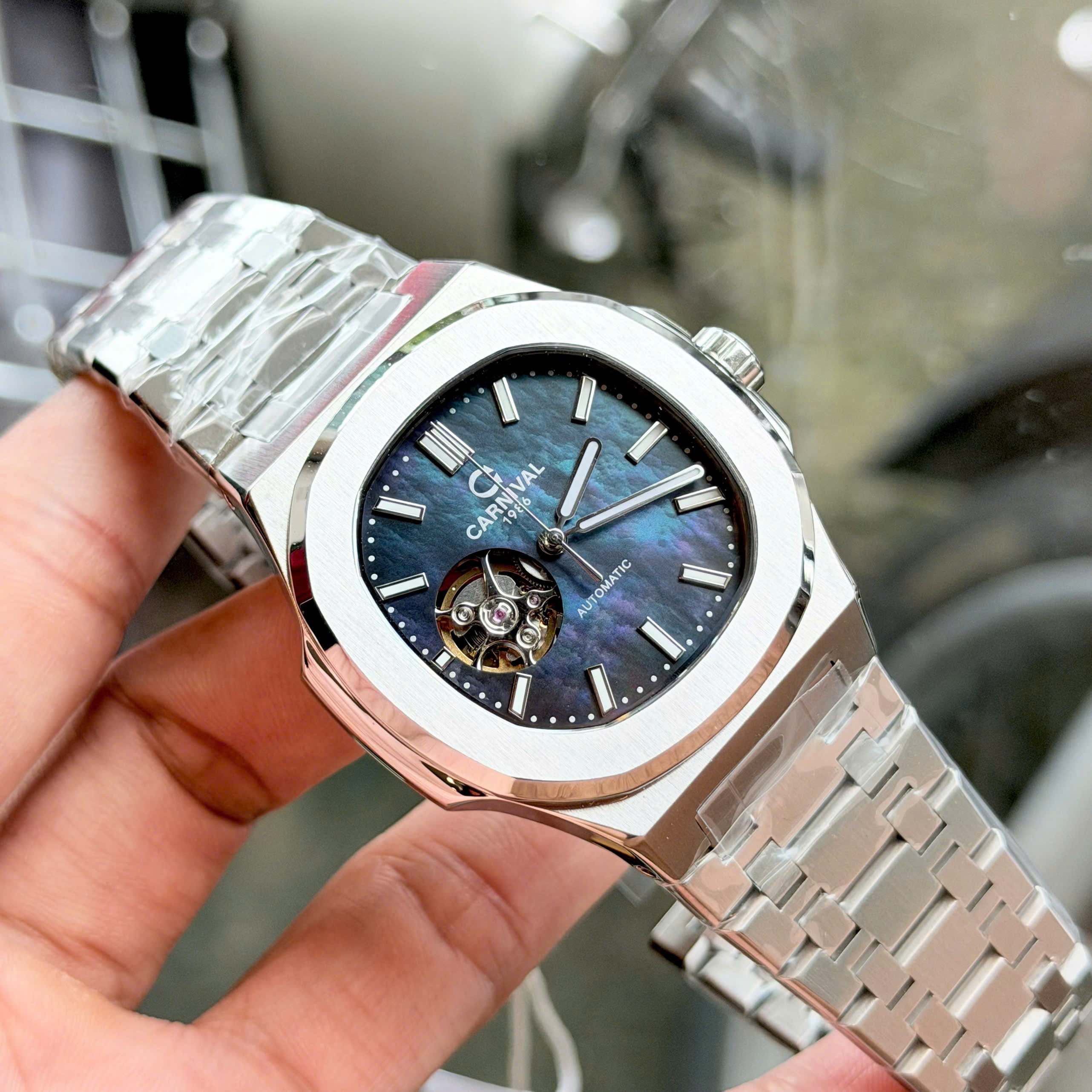 ĐỒNG HỒ NAM CARNIVAL 8128G VT DK AUTOMATIC 41MM ( XÀ CỪ ĐEN )